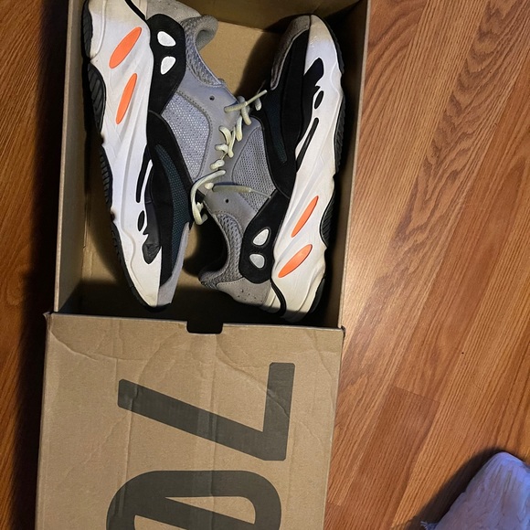 Yeezy boost 700 - Picture 2 of 4
